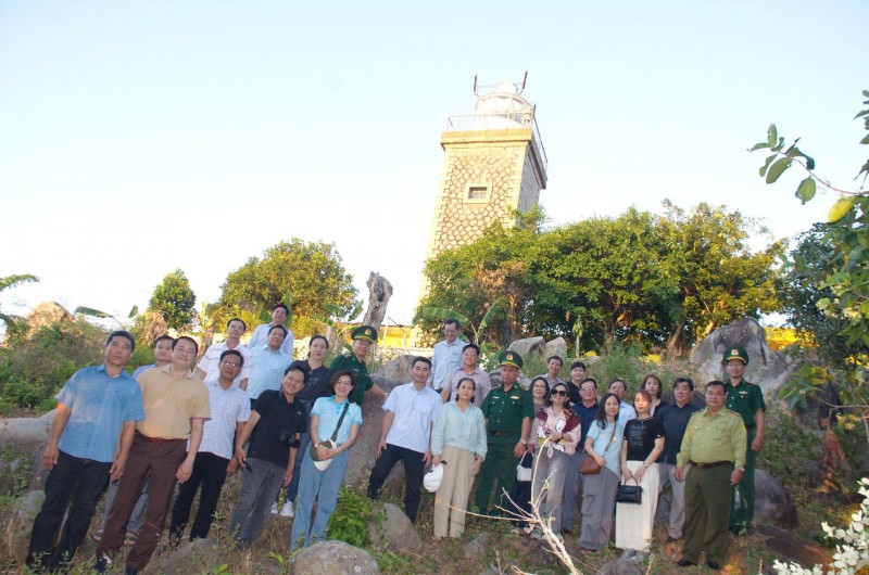 Thúc đẩy công trình trọng điểm, bảo đảm quốc phòng - an ninh