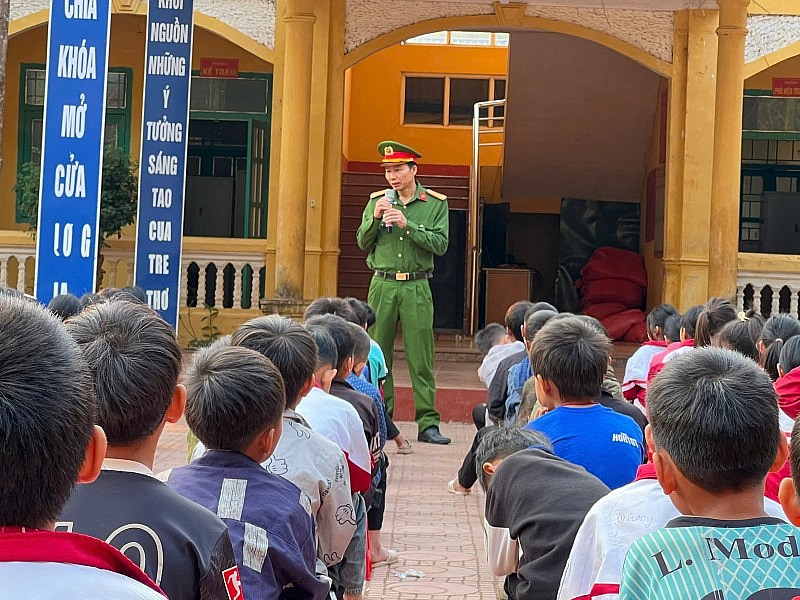 Từ bản làng đến lớp học: Gieo mầm văn hóa giao thông nơi vùng biên