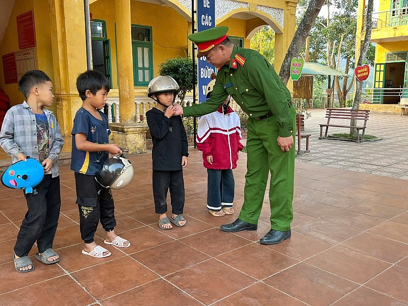 Từ bản làng đến lớp học: Gieo mầm văn hóa giao thông nơi vùng biên