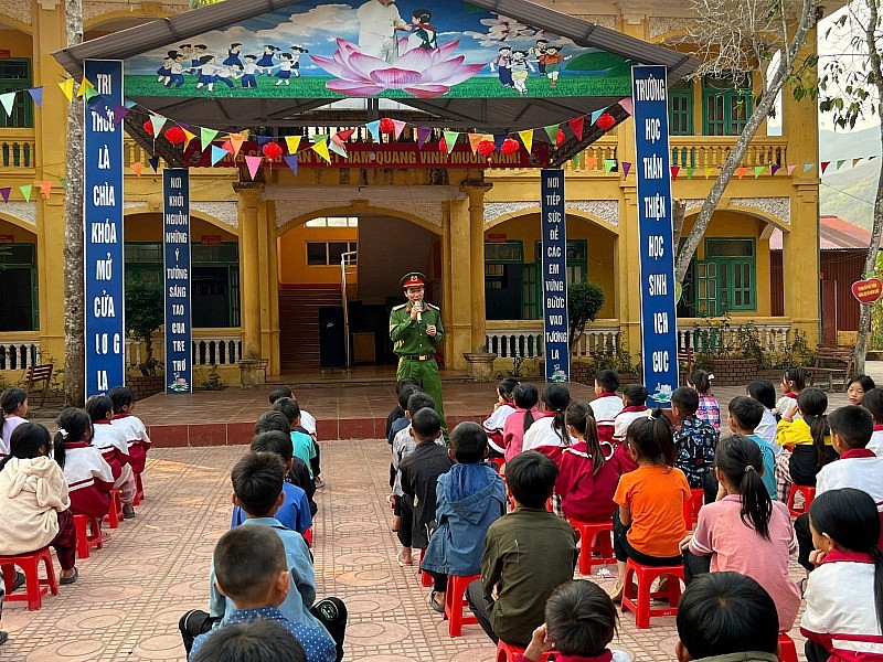 Từ bản làng đến lớp học: Gieo mầm văn hóa giao thông nơi vùng biên