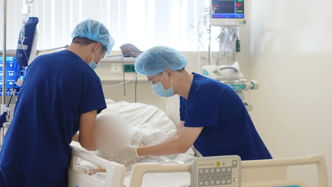 vinmec phu quoc cuu song be trai trung quoc duoi nuoc ngung tim 7 phut