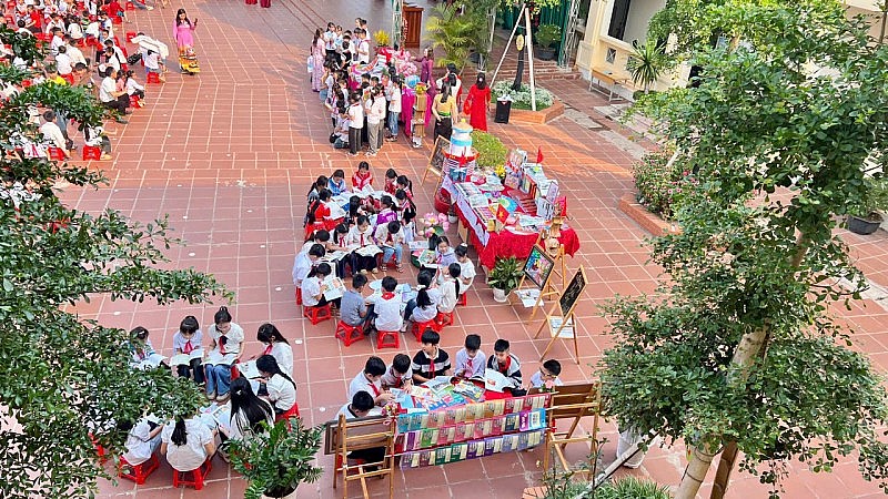 Khi những trang sách mở cửa tri thức cho trẻ em vùng biên Mường Nhé