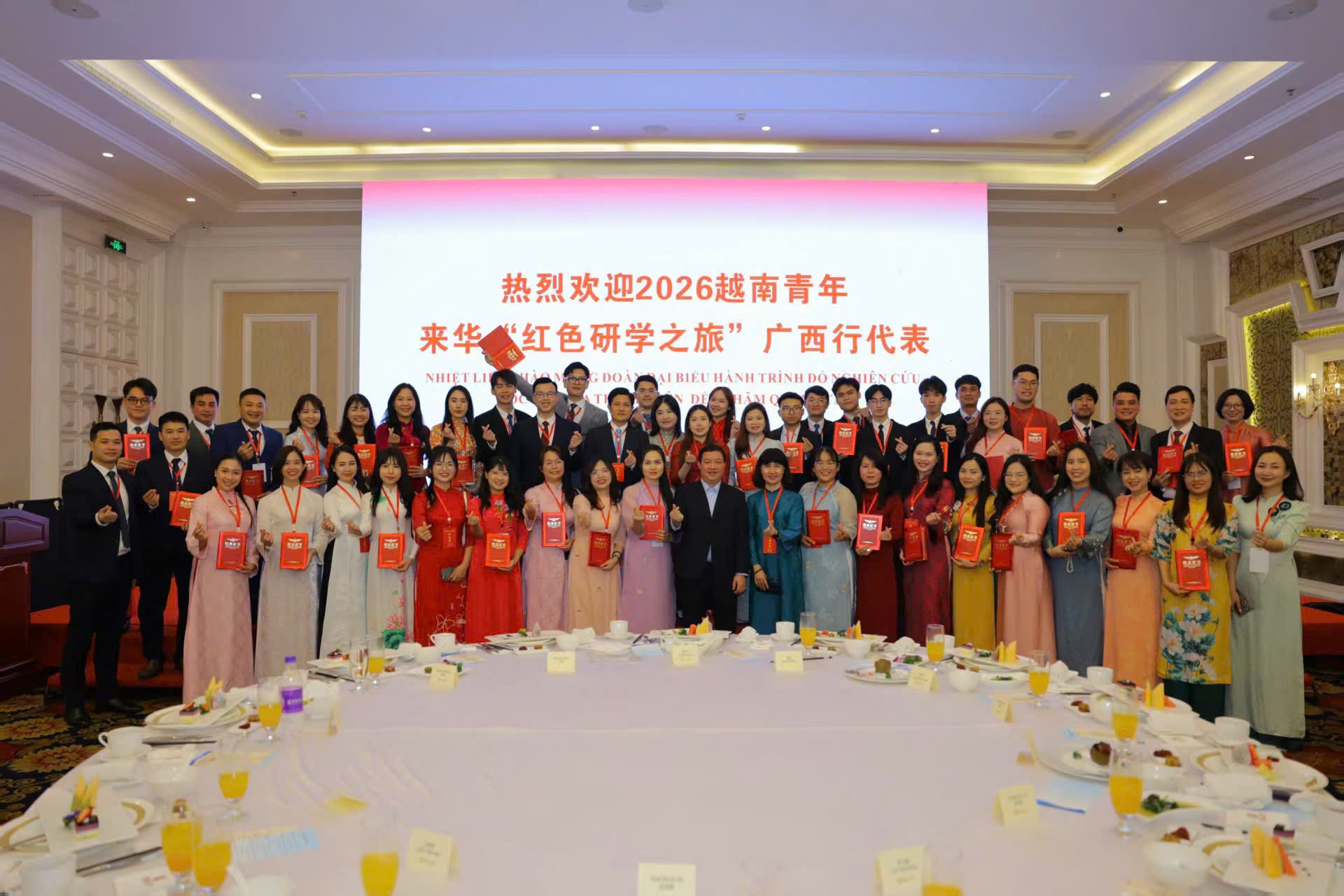 Củng cố nền tảng xã hội qua Liên hoan nhân dân biên giới Việt -Trung và Hành trình đỏ nghiên cứu học tập của thanh niên