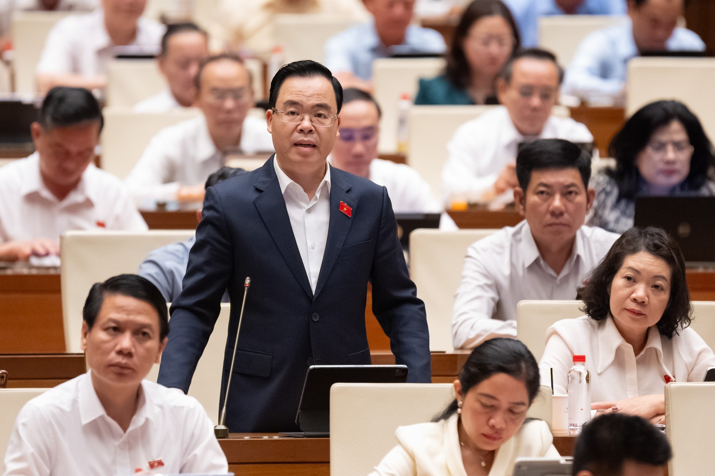 Đại biểu Quốc hội Trần Văn Khải (đoàn Ninh Bình) phát biểu.