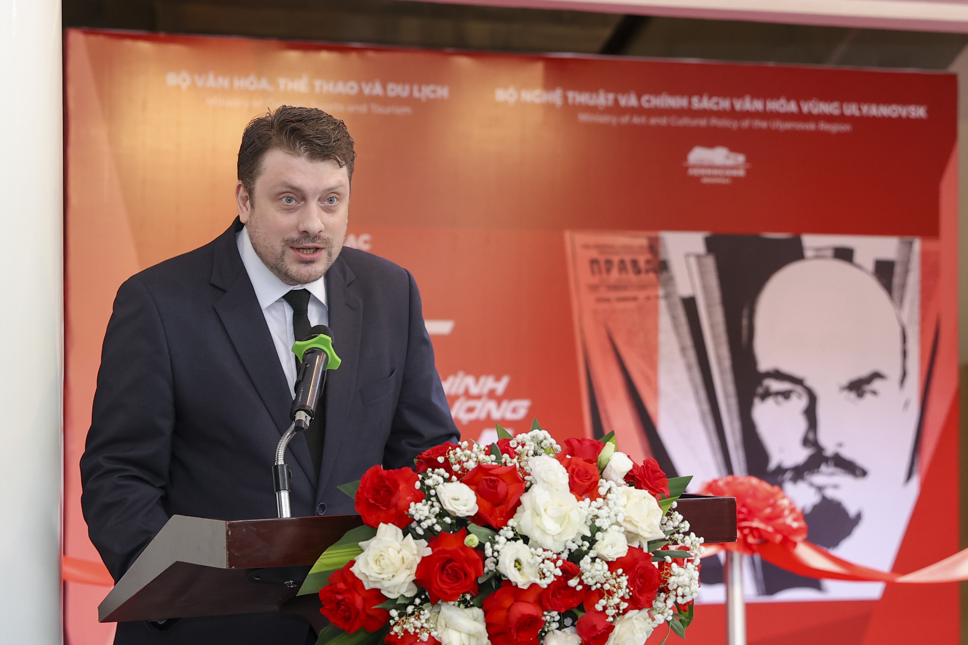 156 hình tượng Lênin: kể chuyện bằng nghệ thuật