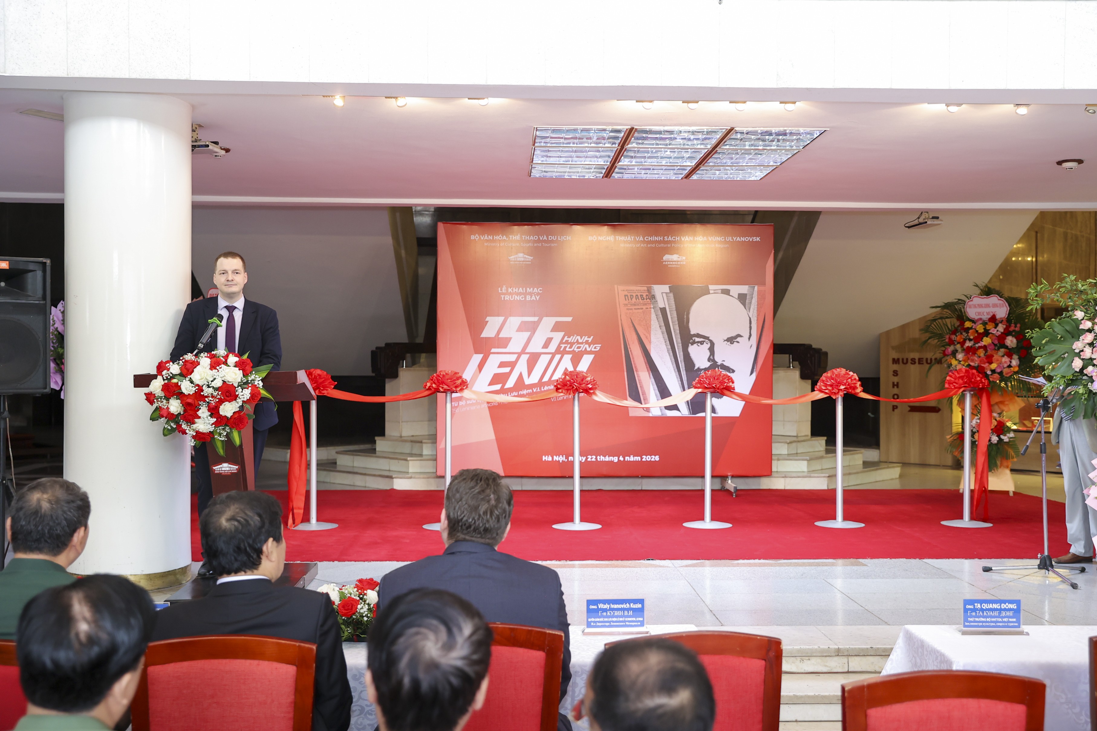 156 hình tượng Lênin: kể chuyện bằng nghệ thuật