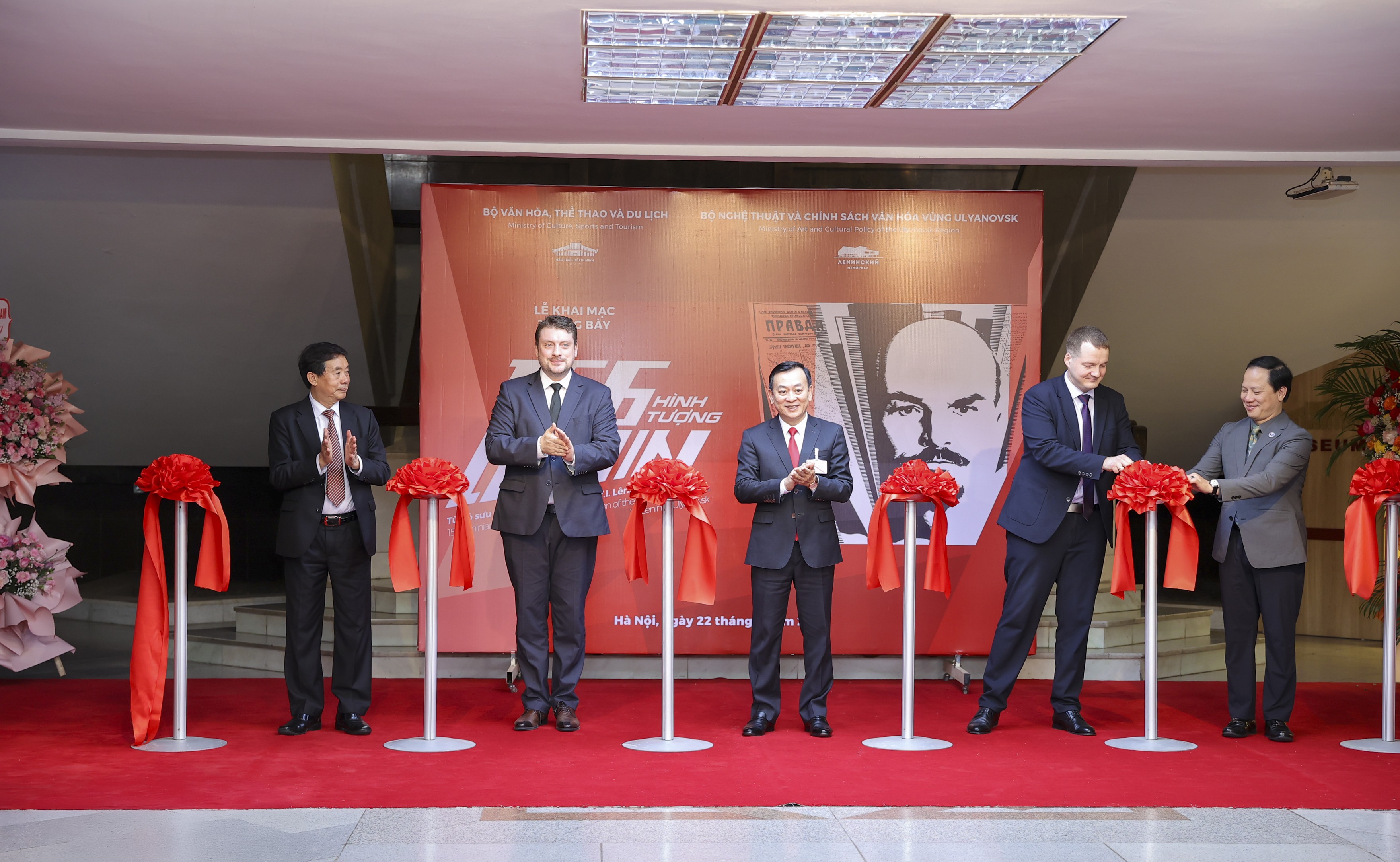 156 hình tượng Lênin: kể chuyện bằng nghệ thuật