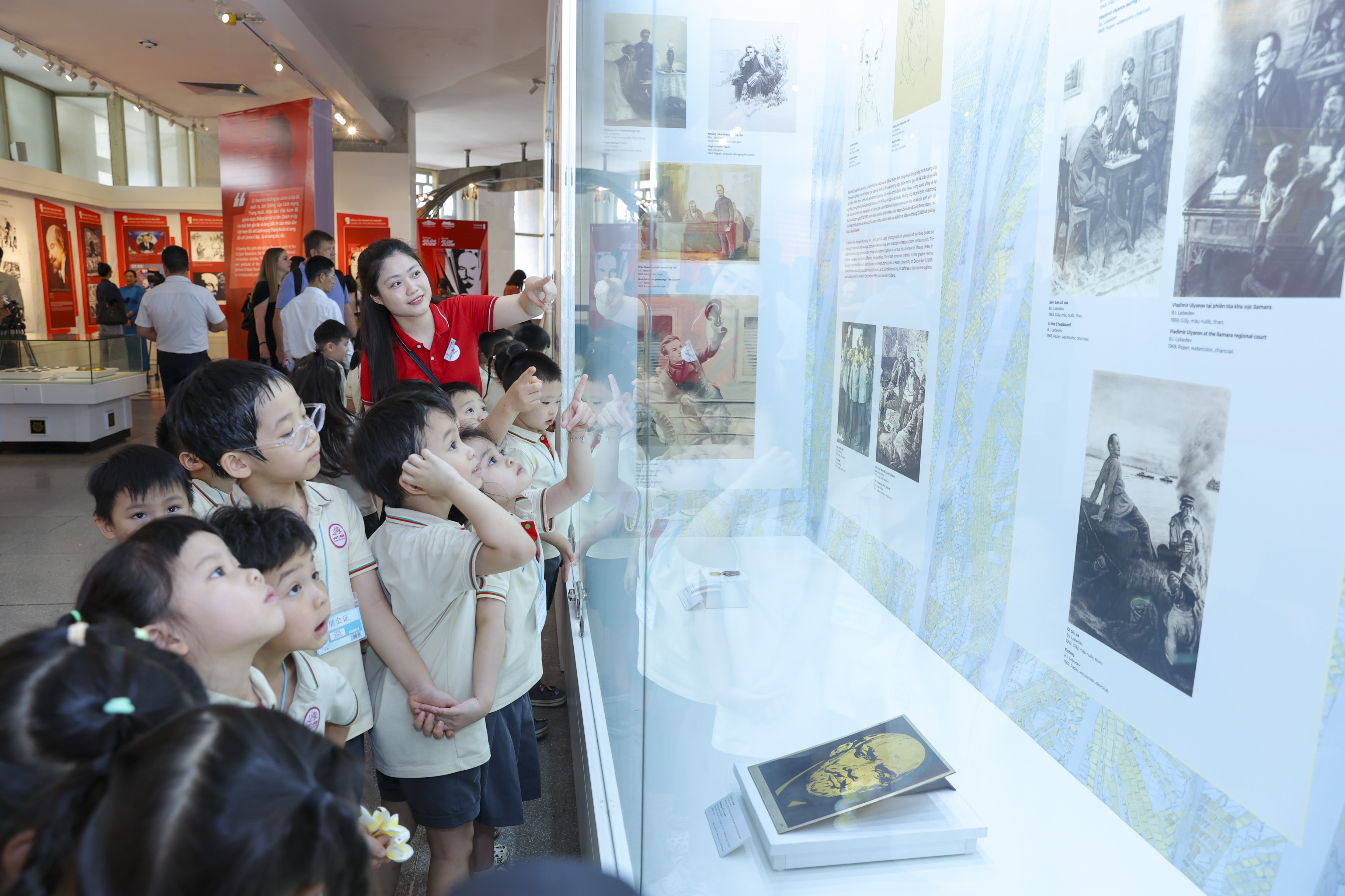 156 hình tượng Lênin: kể chuyện bằng nghệ thuật