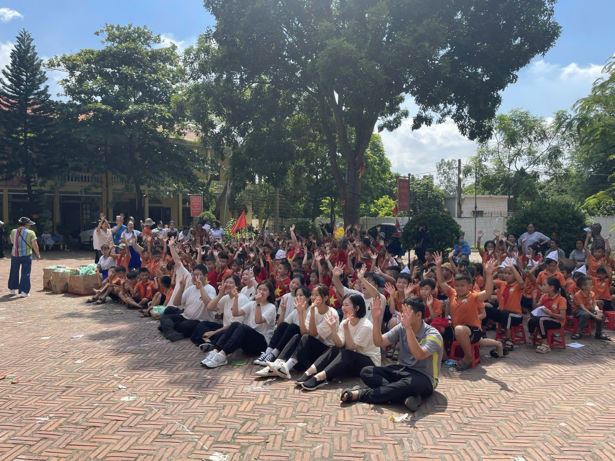 Chương trình Giao lưu văn nghệ giữa đoàn tình nguyện viên của Tổ chức Good People International Hàn Quốc và học sinh Trường Tiểu học Bắc An. (Nguồn: Liên hiệp Hải Phòng).