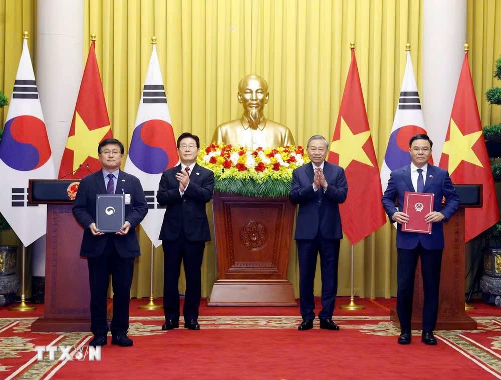 Lễ trao các văn kiện hợp tác giữa Việt Nam-Hàn Quốc