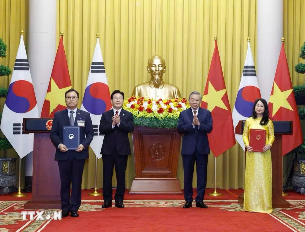 Lễ trao các văn kiện hợp tác giữa Việt Nam-Hàn Quốc