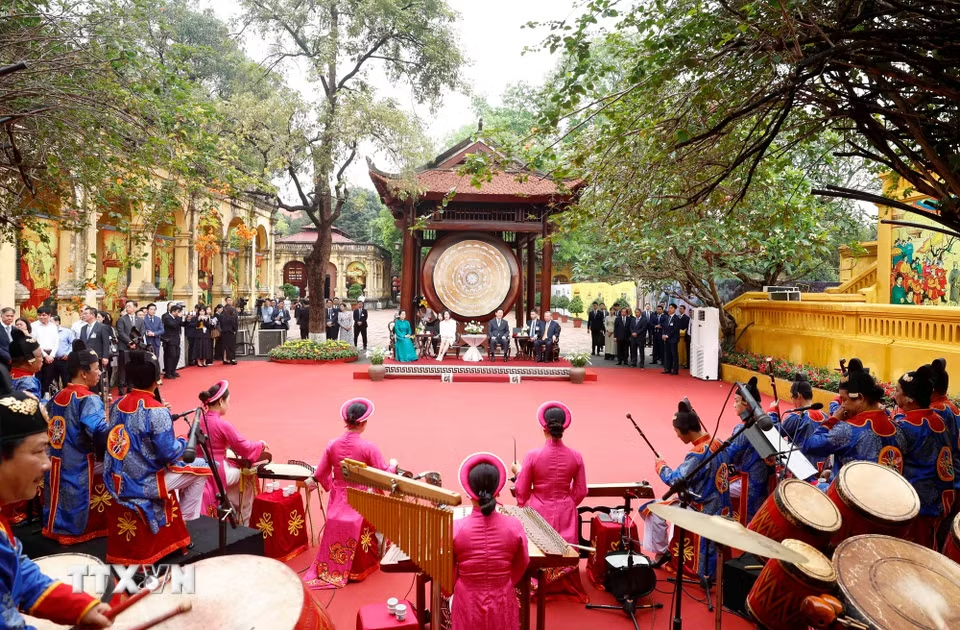 Chương trình hữu nghị đặc biệt chào mừng chuyến thăm của Tổng thống Hàn Quốc và Phu nhân