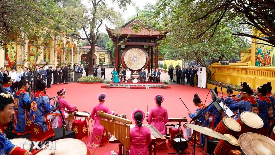 Chương trình hữu nghị đặc biệt chào mừng chuyến thăm của Tổng thống Hàn Quốc và Phu nhân