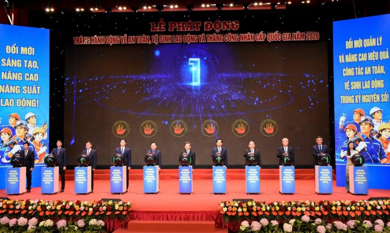 Các đại biểu bấm nút chính thức phát động Tháng ATVSLĐ và Tháng Công nhân năm 2026. (Ảnh: Nguyễn Huệ)