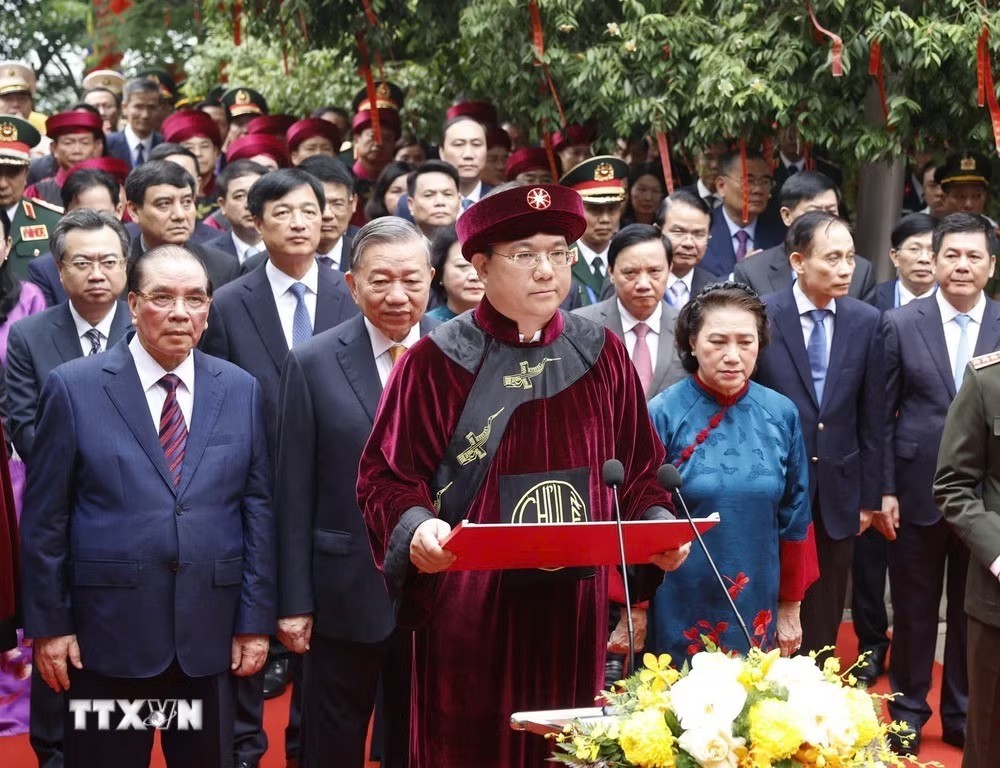 Tổng Bí thư, Chủ tịch nước Tô Lâm dâng hương tưởng niệm các Vua Hùng tại Phú Thọ