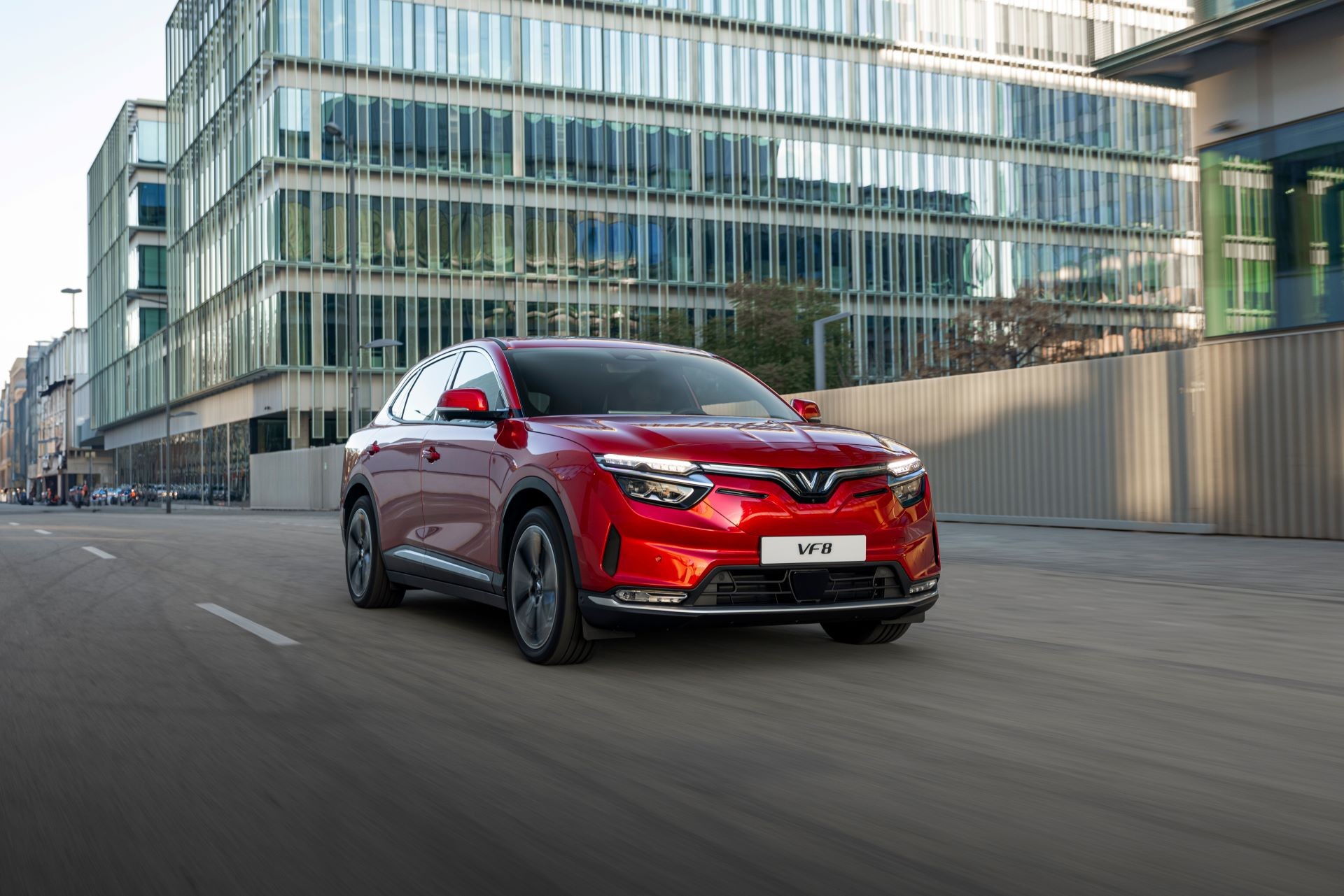 Khách Việt chọn VinFast VF 8: Cùng trải nghiệm, xe xăng phải bù thêm hơn 300 triệu đồng