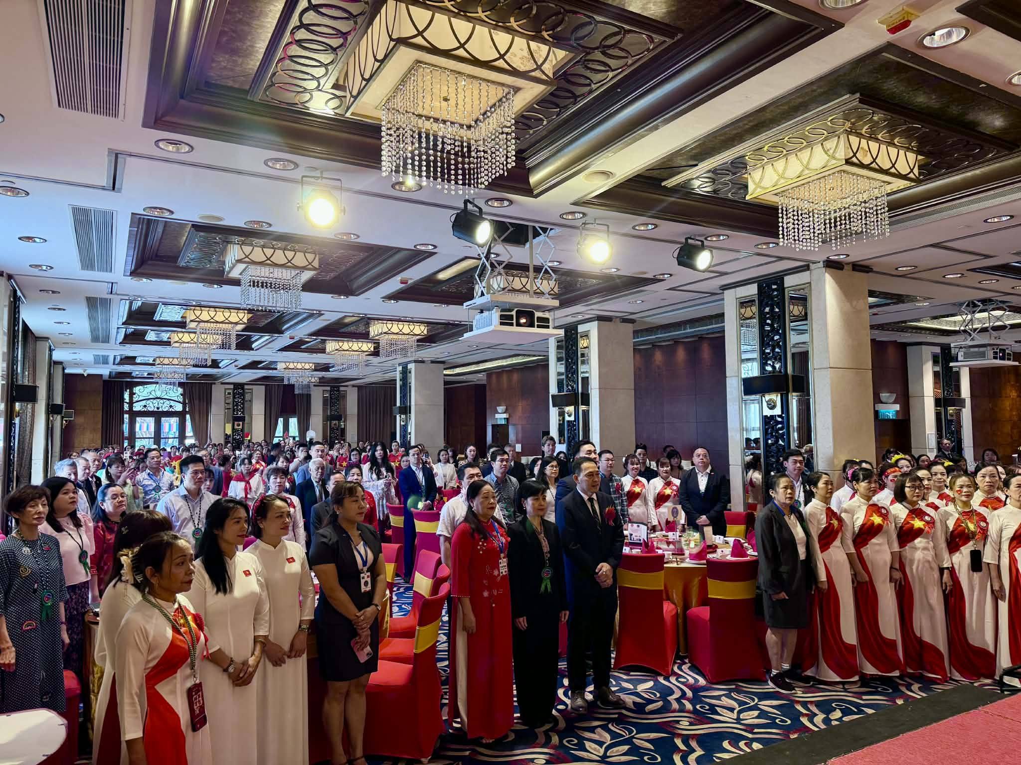 Tổng Bí thư, Chủ tịch nước thăm các nguyên lãnh đạo Đảng, Nhà nước và Mẹ Việt Nam Anh hùng