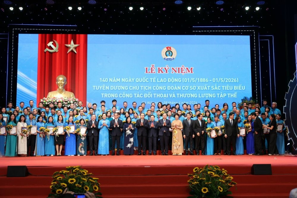 Hơn 1.000 đoàn viên, công nhân lao động diễu hành kỷ niệm 140 năm Ngày Quốc tế Lao động