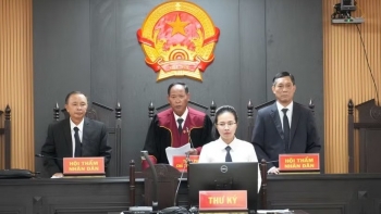 Tuyên phạt Nguyễn Đình Thắng 11 năm tù về tội "khủng bố"