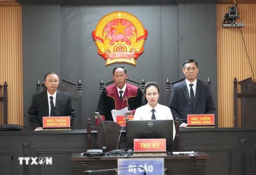 Tuyên phạt Nguyễn Đình Thắng 11 năm tù về tội "khủng bố"