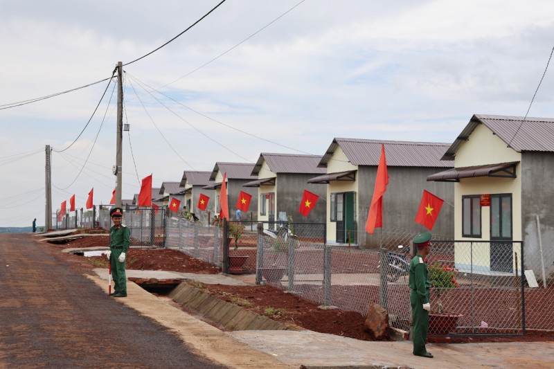 Khánh thành “Điểm dân cư liền kề chốt dân quân biên giới” xã Quảng Trực (Lâm Đồng)