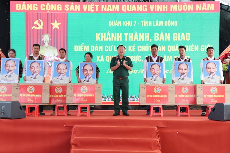 Khánh thành “Điểm dân cư liền kề chốt dân quân biên giới” xã Quảng Trực (Lâm Đồng)