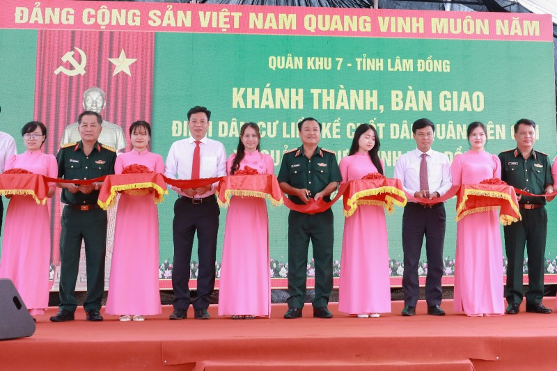 Khánh thành “Điểm dân cư liền kề chốt dân quân biên giới” xã Quảng Trực (Lâm Đồng)