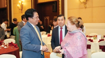 cau noi huu nghi quoc te qua ngoai giao nhan dan