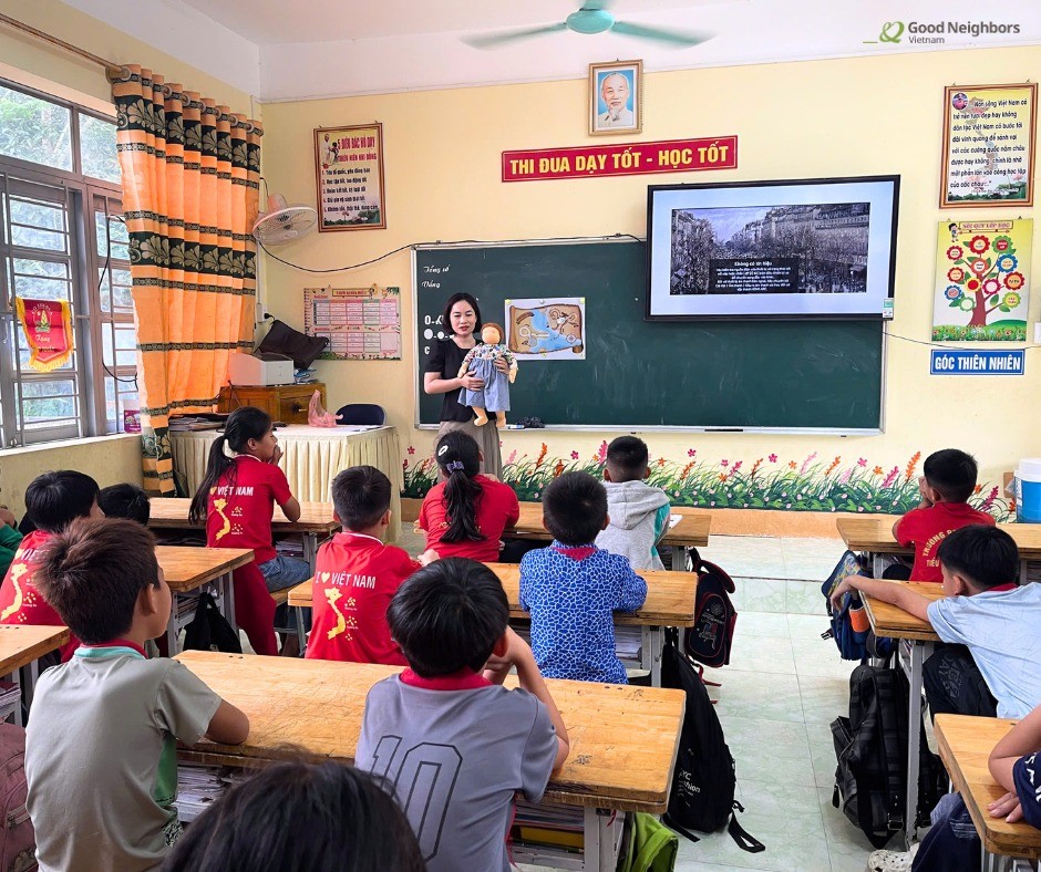 Hơn 1.800 học sinh tham gia chương trình giáo dục về quyền trẻ em