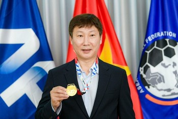 tang bang khen cua thu tuong chinh phu cho hlv kim sang sik va 3 tro ly