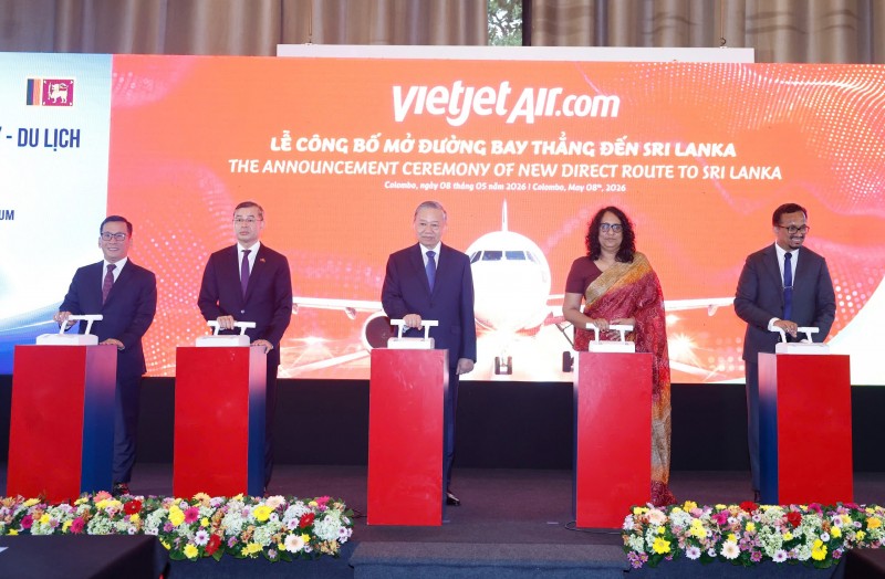 Vietjet chính thức công bố đường bay thẳng giữa TP.Hồ Chí Minh và Colombo trước sự chứng kiến của Tổng Bí thư, Chủ tịch nước Tô Lâm (giữa) và Thủ tướng Sri Lanka Harini Amarasuriya (thứ 2 từ phải sang)