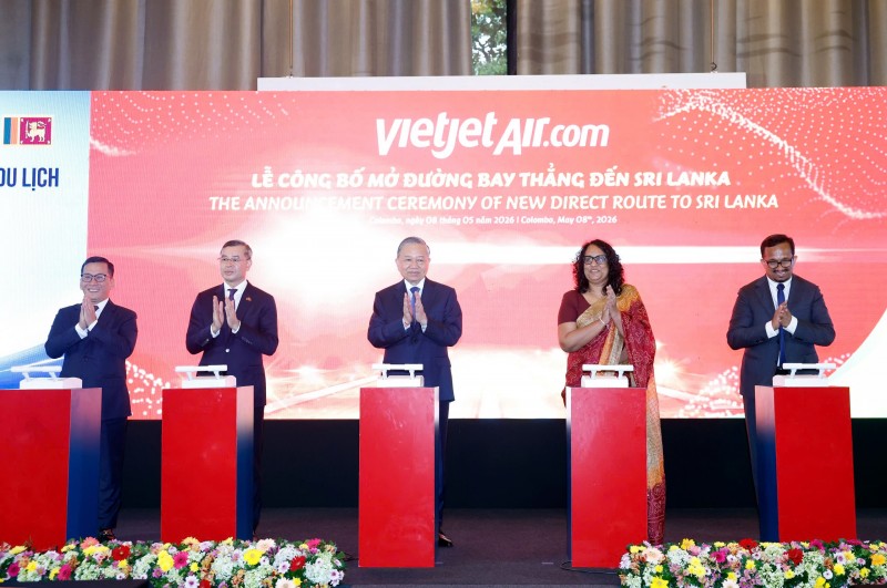 Vietjet chính thức công bố đường bay thẳng giữa TP.Hồ Chí Minh và Colombo trước sự chứng kiến của Tổng Bí thư, Chủ tịch nước Tô Lâm (giữa) và Thủ tướng Sri Lanka Harini Amarasuriya (thứ 2 từ phải sang)   