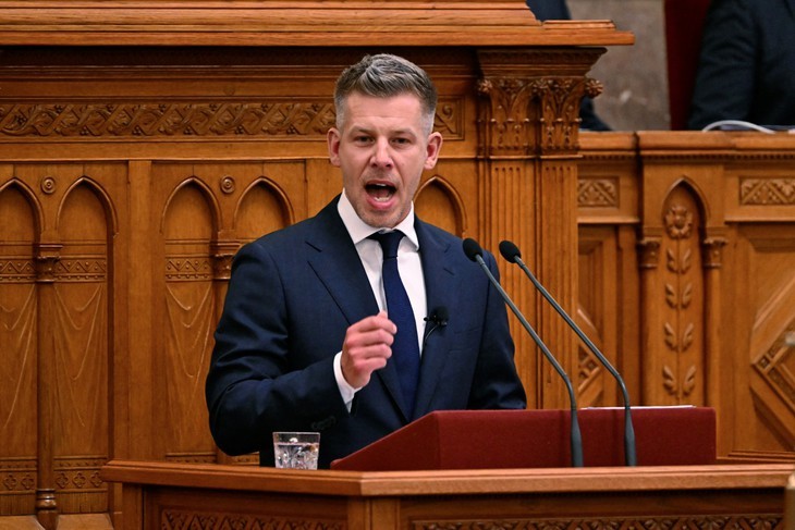 Tân Thủ tướng Hungary Peter Magyar phát biểu trong lễ tuyên thệ nhậm chức tại Quốc hội Hungary ở Budapest ngày 9/5. (Ảnh: AFP)