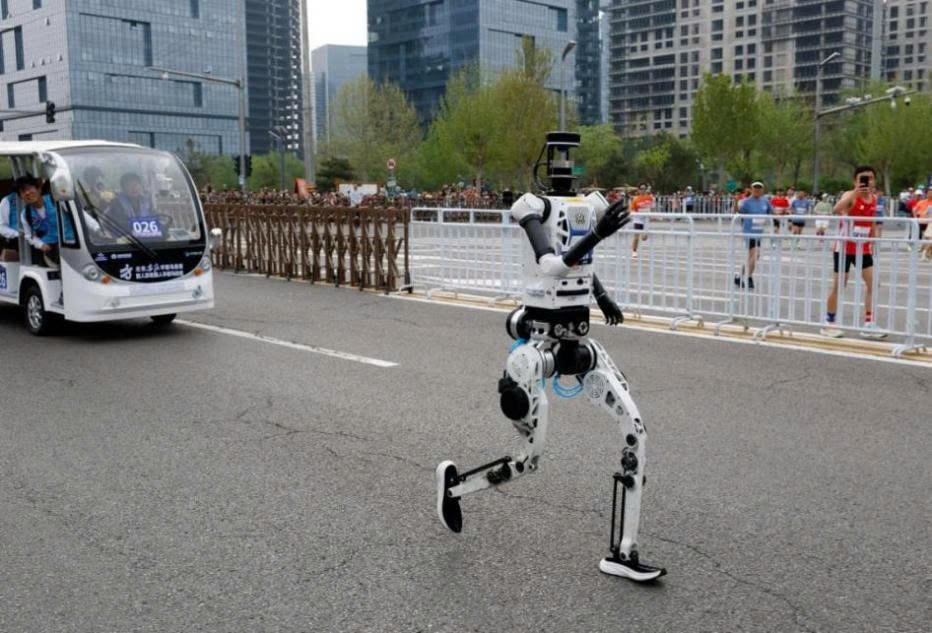 Robot hình người - không chỉ là câu chuyện chạy nhanh hơn con người Robot hình người - không chỉ là câu chuyện chạy nhanh hơn con người