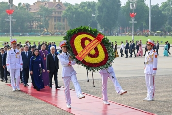 doan dai bieu tham du dai hoi dai bieu toan quoc mttq viet nam lan thu xi vao lang vieng chu tich ho chi minh