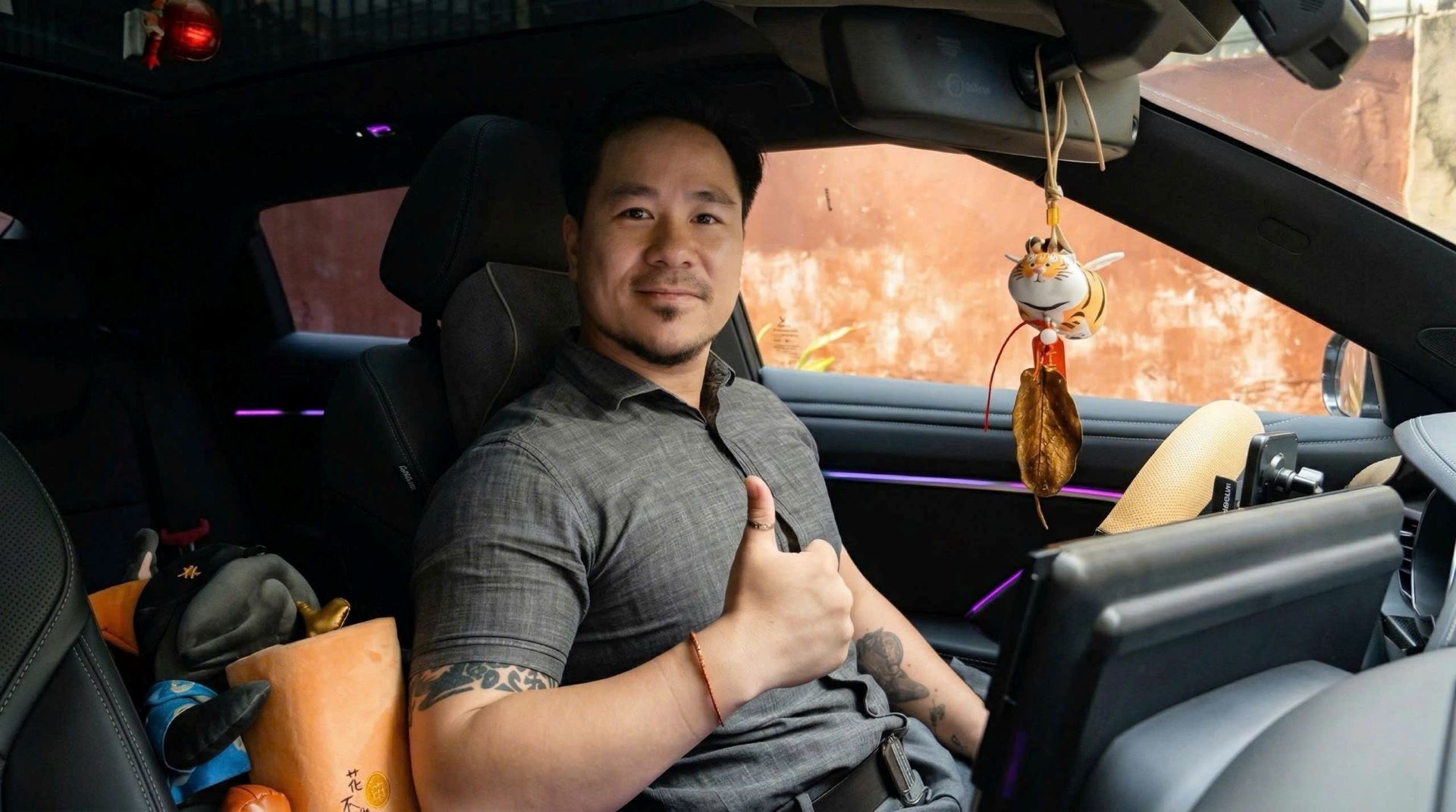 Anh Trần Anh Tuấn, một cán bộ ngân hàng tại Hà Nội, đã chia tay chiếc xe xăng để sở hữu VinFast VF 7.
