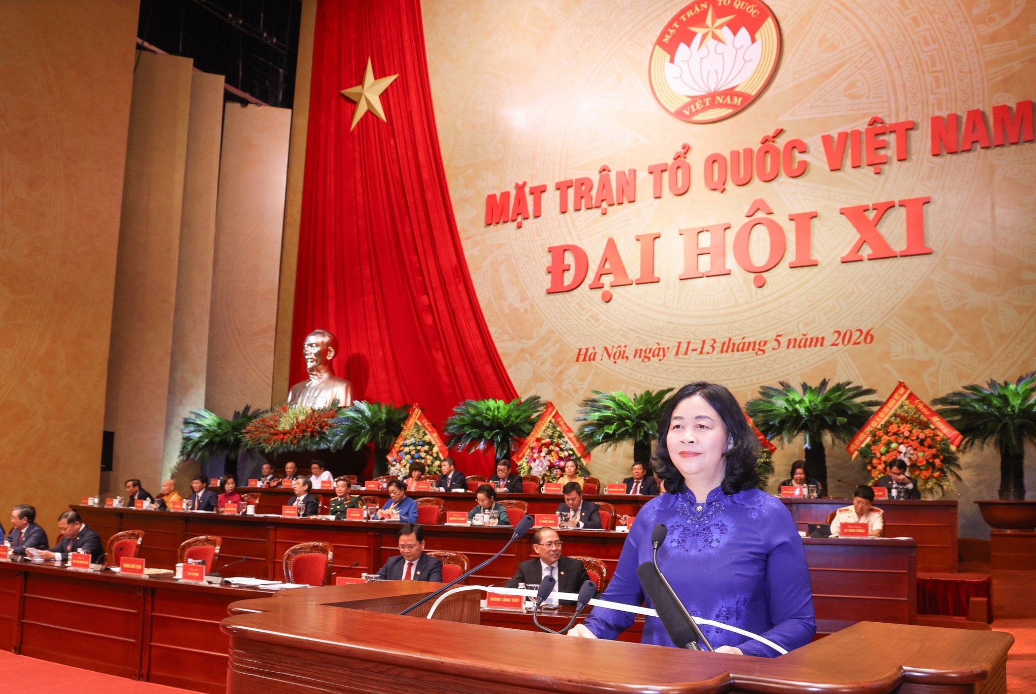 Bà Bùi Thị Minh Hoài, Ủy viên Bộ Chính trị, Bí thư Trung ương Đảng, Bí thư Đảng ủy MTTQ, các đoàn thể Trung ương, Chủ tịch Ủy ban Trung ương MTTQ Việt Nam khóa XI phát biểu nhận nhiệm vụ