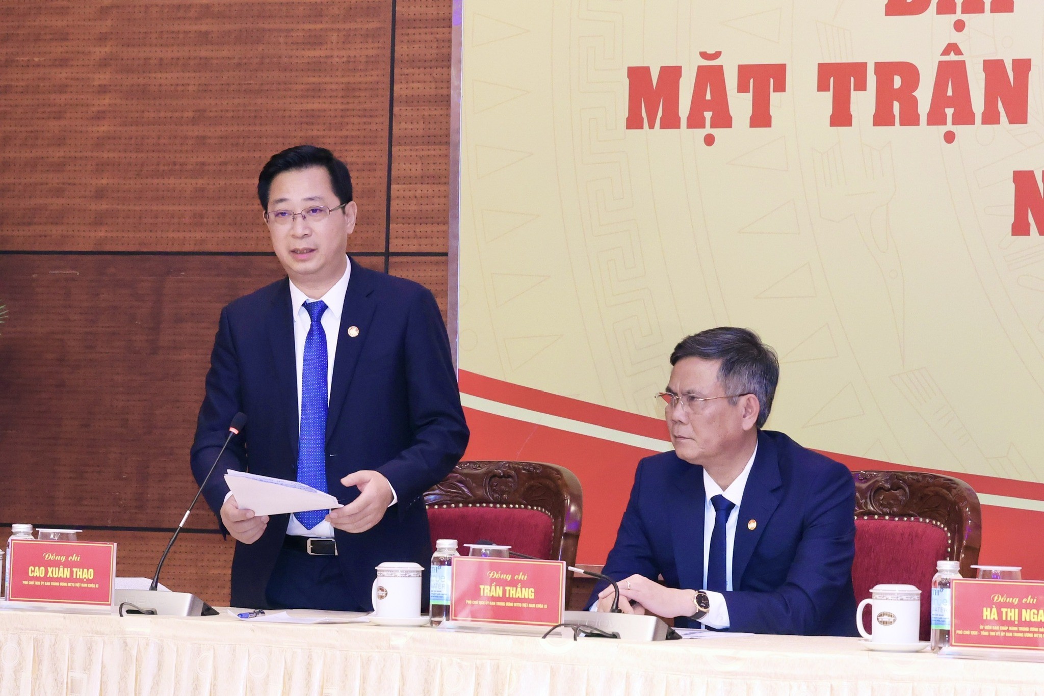 Phó Chủ tịch Ủy ban Trung ương MTTQ Việt Nam Cao Xuân Thạo trao đổi tại họp báo. (Ảnh: MTTQ Việt Nam)