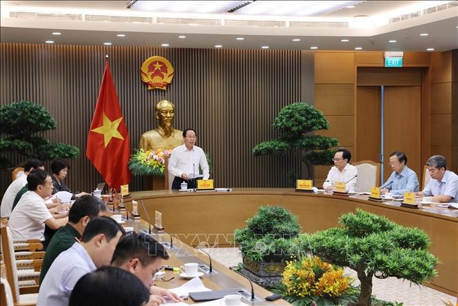 Phó Thủ tướng Lê Tiến Châu chủ trì họp với các bộ, ngành về tình hình triển khai xây dựng các trường phổ thông liên cấp tại các xã biên giới. Ảnh: Lâm Khánh/TTXVN Phó Thủ tướng Lê Tiến Châu chủ trì họp với các bộ, ngành về tình hình triển khai xây dựng các trường phổ thông liên cấp tại các xã biên giới. Ảnh: Lâm Khánh/TTXVN