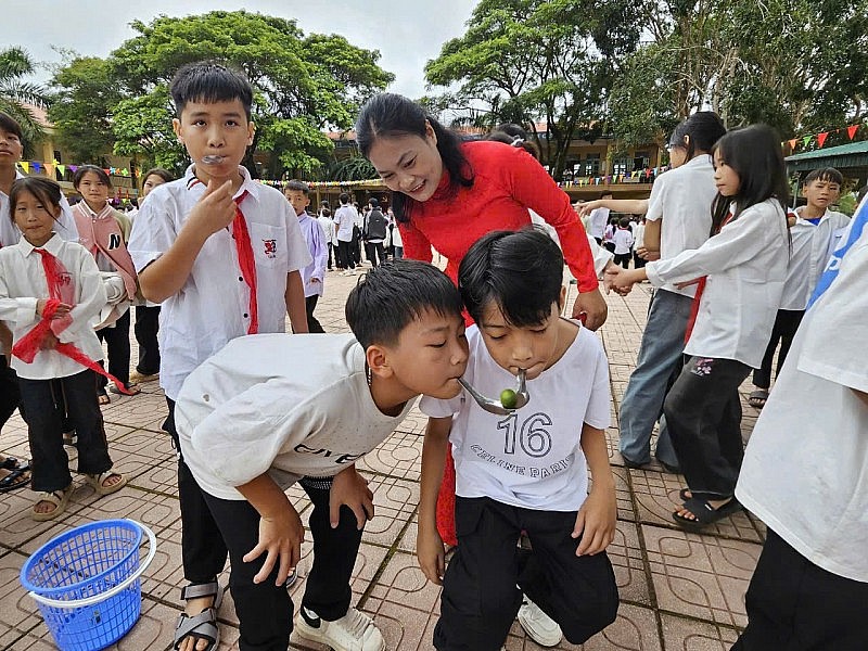 Giữ học trò vùng biên ở lại lớp bằng những ngày hội tuổi thơ