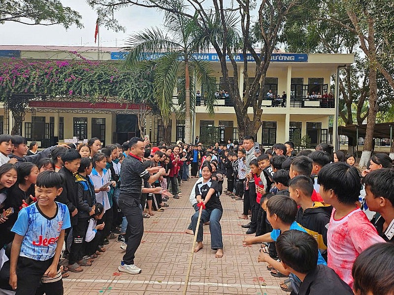 Giữ học trò vùng biên ở lại lớp bằng những ngày hội tuổi thơ