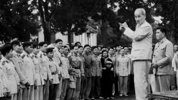 anh sang ho chi minh soi duong cho chung ta di