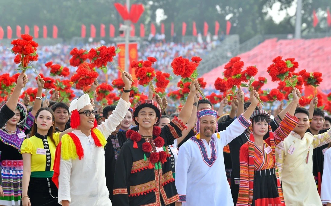 Vận dụng tư tưởng Hồ Chí Minh về “Đoàn kết, đoàn kết, đại đoàn kết” trong giai đoạn phát triển mới của đất nước Vận dụng tư tưởng Hồ Chí Minh về “Đoàn kết, đoàn kết, đại đoàn kết” trong giai đoạn phát triển mới của đất nước