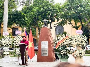 Tưởng nhớ Anh hùng dân tộc Cuba José Martí tại Hà Nội
