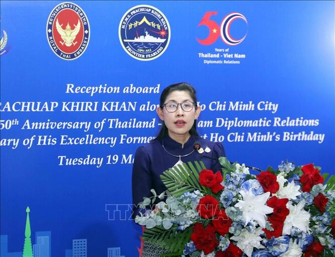 Đại sứ Thái Lan tại Việt Nam Urawadee Sriphiromya  phát biểu tại lễ kỷ niệm 50 năm thiết lập quan hệ ngoại giao Việt Nam - Thái Lan và 136 năm Ngày sinh Chủ tịch Hồ Chí Minh. (Ảnh: Báo Tin tức và Dân tộc)