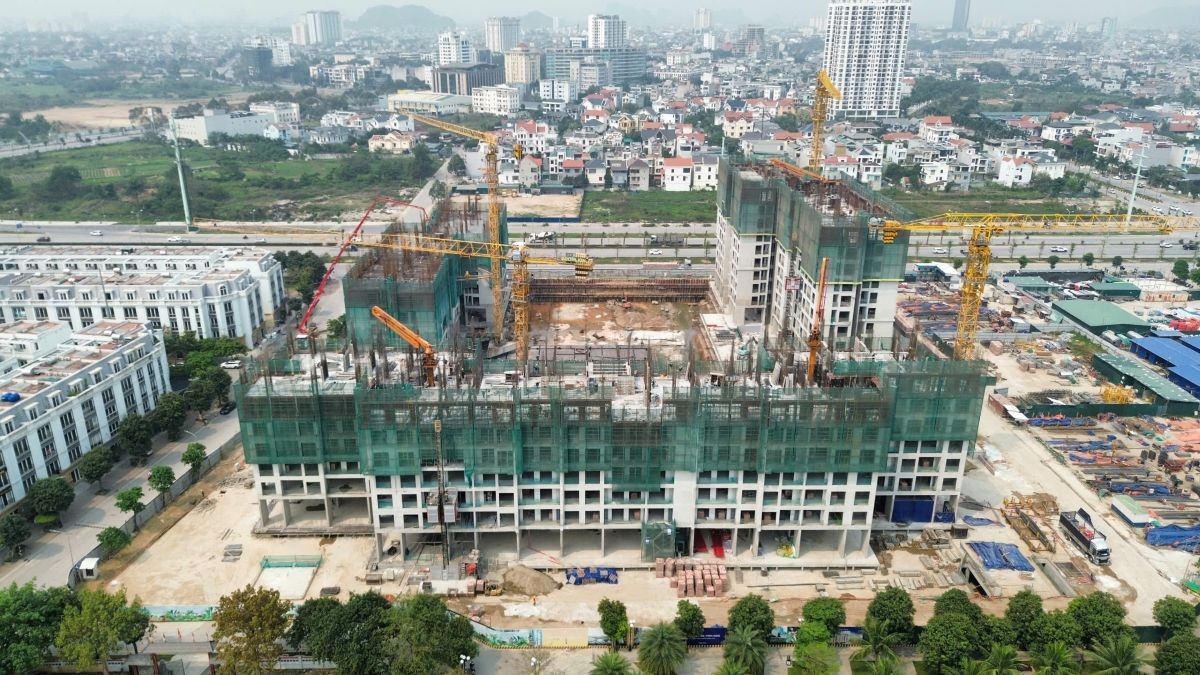 Tính đến tháng 4/2026, nhiều tòa căn hộ Happy Home đã vươn tầng, cất nóc Tính đến tháng 4/2026, nhiều tòa căn hộ Happy Home đã vươn tầng, cất nóc