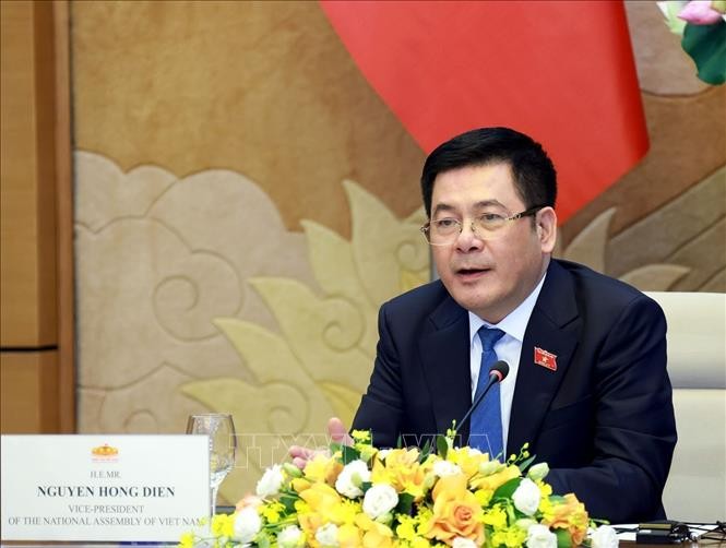 Phó Chủ tịch Quốc hội Nguyễn Hồng Diên phát biểu. Ảnh: Tuấn Anh/TTXVN Phó Chủ tịch Quốc hội Nguyễn Hồng Diên phát biểu. Ảnh: Tuấn Anh/TTXVN