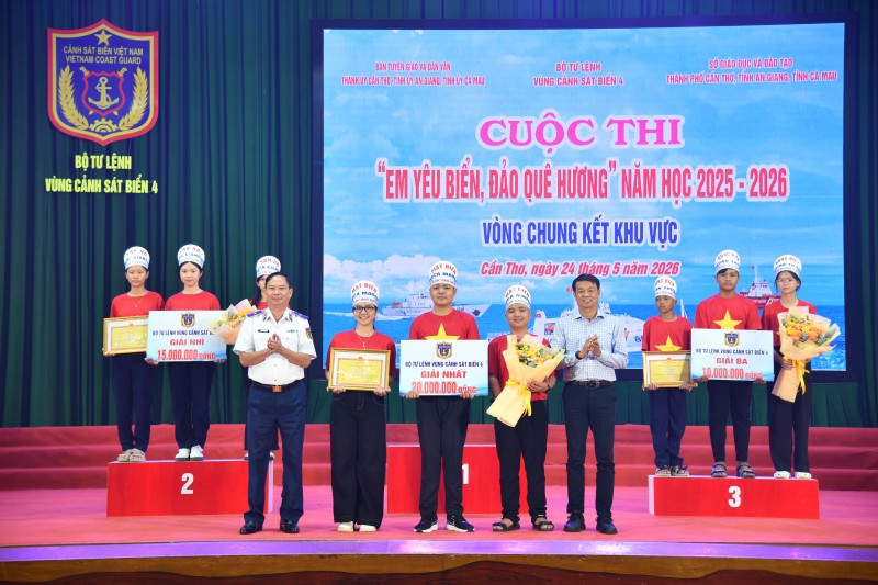 Bồi đắp tình yêu Tổ quốc từ sân chơi tìm hiểu biển, đảo quê hương Bồi đắp tình yêu Tổ quốc từ sân chơi tìm hiểu biển, đảo quê hương