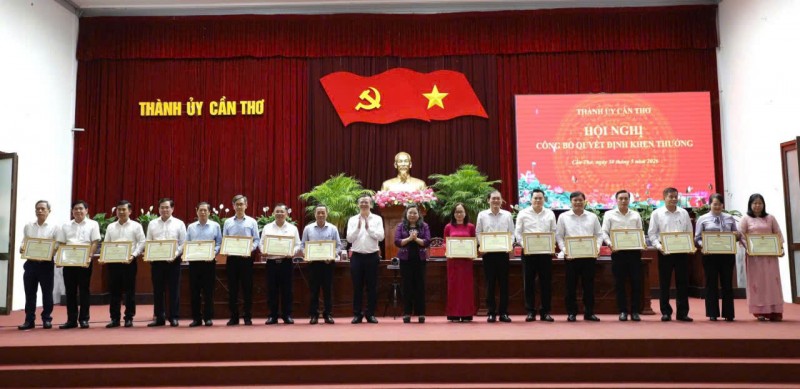 Cần Thơ: Một năm vận hành chính quyền hai cấp, bộ máy tinh gọn phát huy hiệu quả Cần Thơ: Một năm vận hành chính quyền hai cấp, bộ máy tinh gọn phát huy hiệu quả