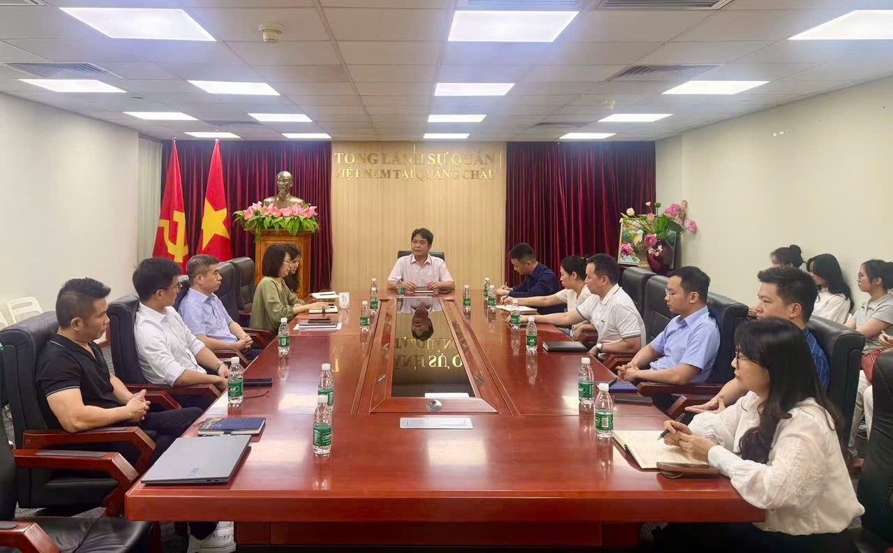 Bác Hồ trong tim thế hệ trẻ Quảng Châu (Trung Quốc)